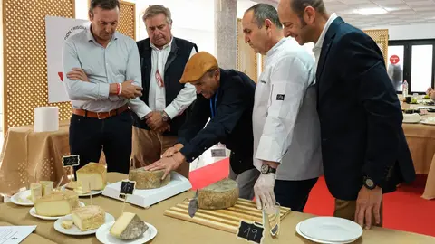 17:00 horas. Mercado Nacional de Ganados de Torrelavega. El consejero de Desarrollo Rural, Ganader&iacute;a, Pesca, Alimentaci&oacute;n y Medio Ambiente en funciones, Guillermo Blanco, asiste al &lsquo;Concurso AFCA de productos de Cantabria elaborados con leche de vaca 2023&rsquo;. 13 de junio de 2023 &copy; Ra&uacute;l Lucio
