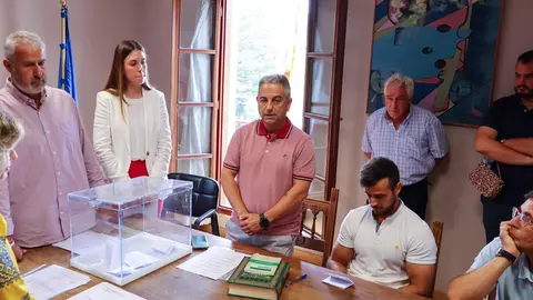 El alcalde electo, Enrique Lastra, dur ante la toma de posesión del cargo