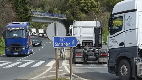 Manifestacion de transportistas, entre Santander y Torrelavega.
21/3/22 Saantander-Torrelavega

FOTOGRAFIA: JUAN MANUEL SERRANO ARCE
