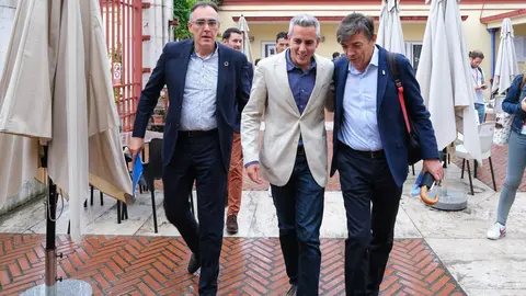 09:30 horas. UIMP. El vicepresidente y consejero de Universidades, Igualdad, Cultura y Deporte en funciones, Pablo Zuloaga, y el consejero de Sanidad en funciones, Ra&uacute;l Pesquera, inauguran el encuentro &lsquo;Protonterapia como tratamiento asistencial, docente y de investigaci&oacute;n en el sistema sanitario p&uacute;blico de Cantabria&rsquo;. 20 de junio de 2023 &copy; Ra&uacute;l Lucio