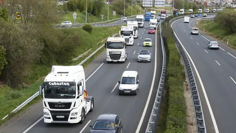 Manifestacion de transportistas, entre Santander y Torrelavega.
21/3/22 Saantander-Torrelavega

FOTOGRAFIA: JUAN MANUEL SERRANO ARCE
