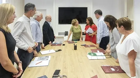 12:30.- Despacho de la consejera
La consejera de Inclusi&oacute;n Social, Juventud, Familias e Igualdad, Bego&ntilde;a del R&iacute;o, se re&uacute;ne con Plena Inclusi&oacute;n Cantabria.

