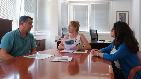 11:30 horas. Despacho de la consejera. La consejera de Cultura, Turismo y Deporte, Eva Guillermina Fern&aacute;ndez, se re&uacute;ne con el alcalde de Cieza, Juan Manuel Cuevas. 21 de agosto de 2023 &copy; Ra&uacute;l Lucio