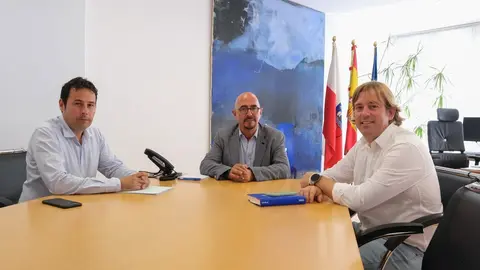 13:30 horas. Despacho del consejero. El consejero de Salud, C&eacute;sar Pascual, recibe a la Junta Directiva de la Federaci&oacute;n de Municipios de Cantabria.  21 de agosto de 2023 &copy; Ra&uacute;l Lucio