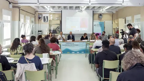 10:00 horas. IES Manuel Guti&eacute;rrez Arag&oacute;n. Vi&eacute;rnoles
El consejero de Educaci&oacute;n, Formaci&oacute;n Profesional y Universidades, Sergio Silva, inaugura las 41 Jornadas de &lsquo;Ense&ntilde;antes con Gitanos&rsquo;. 
