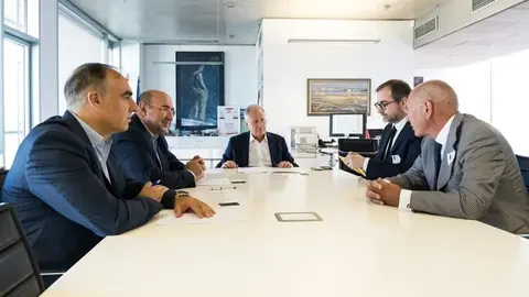 09:30.- Despacho del consejero. El consejero de Industria, Empleo, Innovaci&oacute;n y Comercio, Eduardo Arasti, se re&uacute;ne con el Cl&uacute;ster de la Defensa. 13 de septiembre de 2023 &copy; Ra&uacute;l Lucio