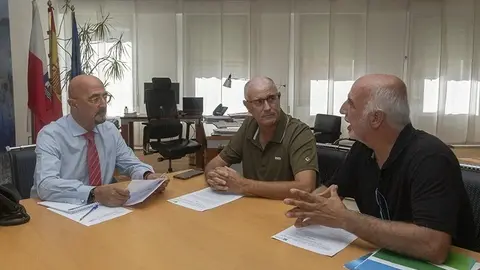 12:30.- Despacho del consejero
El consejero de Salud, C&eacute;sar Pascual, recibe al presidente de la Red C&aacute;ntabra de Desarrollo Rural, Leoncio Carrascal.
