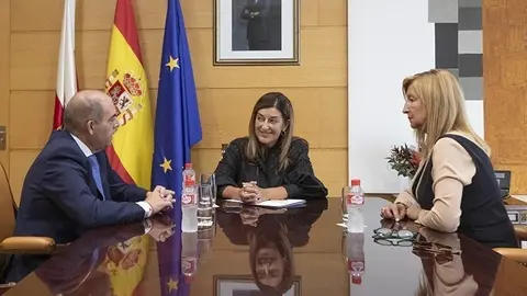 10:30.- Despacho de la presidenta
La presidenta de Cantabria, Mar&iacute;a Jos&eacute; S&aacute;enz de Buruaga, se re&uacute;ne con Lorenzo Amor, presidente de ATA. 
