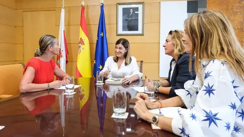 13:00.- Despacho de la presidenta. La presidenta de Cantabria, Mar&iacute;a Jos&eacute; S&aacute;enz de Buruaga, recibe a la Asociaci&oacute;n de Mujeres Empresarias. 10 de octubre de 2023 &copy; Ra&uacute;l Lucio