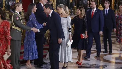 MADRID, 12/10/2023.- La princesa Leonor, saluda al presidente de Andaluc&iacute;a, Juanma Moreno, y la presidenta de Cantabria, Mar&iacute;a Jos&eacute; Sa&eacute;nz de Buruaga, saluda al rey Felipe durante la recepci&oacute;n oficial despu&eacute;s del desfile del D&iacute;a de la Fiesta Nacional, este jueves en el Palacio Real de Madrid. EFE/ Juan Carlos Hidalgo11:00 horas. Madrid. Plaza de C&aacute;novas del Castillo
La presidenta de Cantabria, Mar&iacute;a Jos&eacute; S&aacute;enz de Buruaga, asiste a los actos del D&iacute;a de la Fiesta Nacional de Espa&ntilde;a. Seguidamente, a las 13:15 horas, participa en la recepci&oacute;n oficial de los Reyes en el Palacio Real.