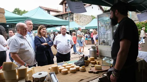 13:00 horas. Li&eacute;rganes. La presidenta de Cantabria, Mar&iacute;a Jos&eacute; S&aacute;enz de Buruaga, visita la XV edici&oacute;n del Mercado de Oto&ntilde;o de los Valles Pasiegos. 13 de octubre de 2023 &copy; Ra&uacute;l Lucio