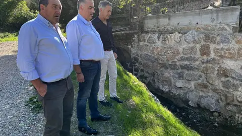 11:15 horas. Campo de enmedioEl consejero de Fomento, Roberto Media, informa, visita campo de enemedio. 16 OCTUBRE 2023 &copy; Oficina de comunicaci&oacute;n 