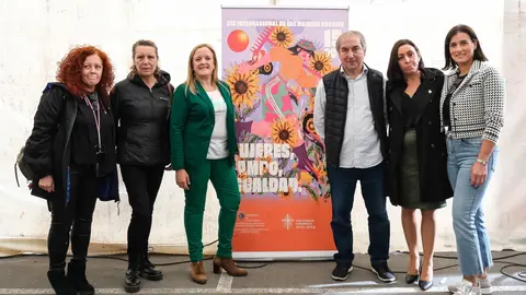 13:00 horas. Plaza de La Serna. Potes. La consejera de Presidencia, Justicia, Seguridad y Simplificaci&oacute;n Administrativa, Isabel Urrutia, inaugura la X Feria de Mujeres Artesanas y Emprendedoras de Cantabria. 28 de octubre de 2023 &copy; Ra&uacute;l Lucio
