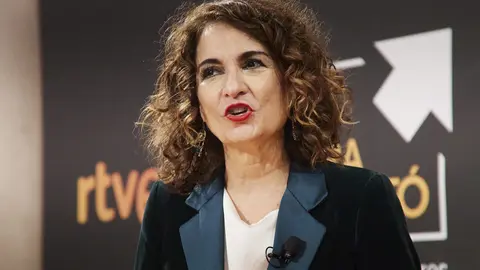 La ministra de Hacienda, Mar&iacute;a Jes&uacute;s Montero, posa durante el programa de RTVE &ldquo;Fuera de Plat&oacute;&rdquo; celebrado en la Fundaci&oacute;n, a 28 de enero de 2022 en Sevilla (Andaluc&iacute;a, Espa&ntilde;a)

