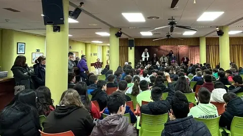 Participantes en el encuentro  intergeneracional