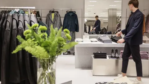 ROBER SOLSONA&hellip;20221102&hellip;.VALENCIA&hellip;..ZARA INAUGURA EN VALENCIA UNA DE SUS TIENDAS MAS GRANDES DE EUROPA.