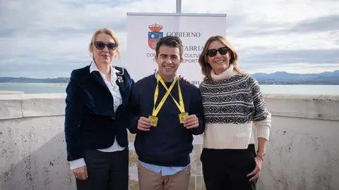 12:00.- Despacho de la consejera. La consejera de Cultura, Turismo y Deporte, Eva Guillermina Fern&aacute;ndez, recibe al atleta Carmelo Herrer&iacute;a, deportista de la Federaci&oacute;n Espa&ntilde;ola de Deportes para Personas con Discapacidad Intelectual, campe&oacute;n del Mundo y de Europa por equipos de campo a trav&eacute;s, en las modalidades de cross corto y largo. 7 de noviembre de 2023 &copy; Ra&uacute;l Lucio