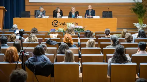 09:15 horas. Hospital Universitario Marqu&eacute;s de Valdecilla. Sal&oacute;n G&oacute;mez Dur&aacute;n. El consejero de Educaci&oacute;n, Formaci&oacute;n Profesional y Universidades, Sergio Silva, inaugura la XIV jornadas sobre la atenci&oacute;n a trastornos alimentarios, organizadas por ADANER Cantabria. 14 de noviembre de 2023 &copy; Ra&uacute;l Lucio