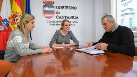 08.30.- Despacho del consejero. La consejera de Cultura, Turismo y Deporte, Eva Guillermina Fern&aacute;ndez, se re&uacute;ne con el alcalde de Mazcuerras. 17 de noviembre de 2023 &copy; Ra&uacute;l Lucio