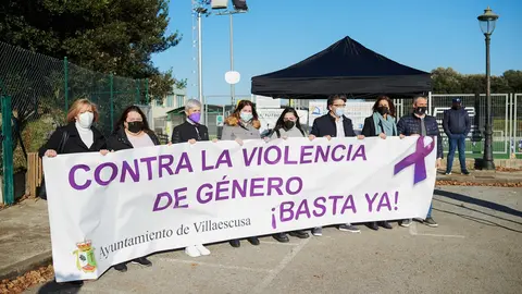 19/12/21  SANTANDER
ep concentracion ayuntamiento Lia&ntilde;o

por el asesinato mujer y bebe de 11 meses 


FOTO:
