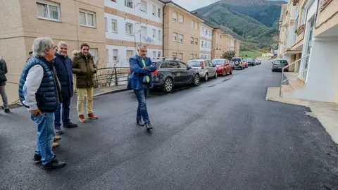 09:30 horas. Aparcamiento junto a la Iglesia de Santa Mar&iacute;a de Lebe&ntilde;a. Cillorigo de Li&eacute;bana
El consejero de Fomento, Ordenaci&oacute;n del Territorio y Medio Ambiente, Roberto Media, visita las obras de reparaci&oacute;n del argayo.