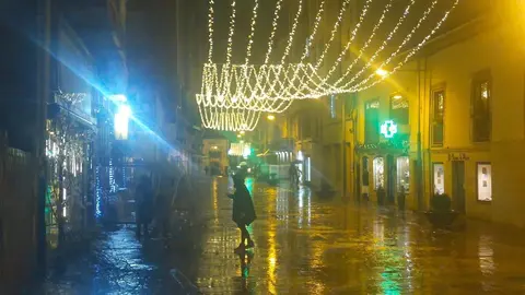 La tarde del encendido fue muy desapacible en lo climatológico