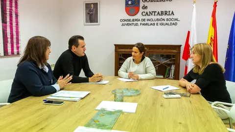 09.30.- Despacho del consejero
La consejera de Inclusi&oacute;n Social, Juventud, Familias e Igualdad, Bego&ntilde;a G&oacute;mez se re&uacute;ne con AMAT. 30 noviembre 2023 &copy; Miguel De la Parra