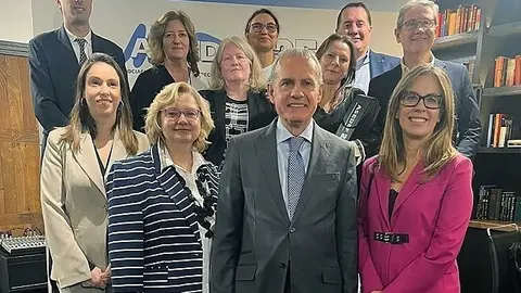 ENCUENTROS AUTONOMICOS SOBRE POL&Iacute;TICA FARMAC&Eacute;UTICA Y RECONOCIMIENTO A RESPONSABLES DE FARMACIA 
Los d&iacute;as 27 y 28 de noviembre, se han celebrado en Madrid las Jornadas "Encuentros auton&oacute;micos sobre Pol&iacute;tica Farmac&eacute;utica" organizadas por la Asociaci&oacute;n Espa&ntilde;ola de Derecho Farmac&eacute;utico (ASEDEF). 
 
7 dic 23