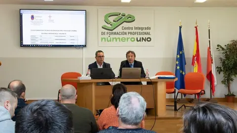 12.00 horas. Sal&oacute;n de Actos del Centro Integrado FP N&ordm; 1. Santander 
El consejero de Desarrollo Rural, Ganader&iacute;a, Pesca y Alimentaci&oacute;n, Pablo Palencia, presenta el Curso T&eacute;cnico Superior en Transporte Mar&iacute;timo y Pesca de Altura.
