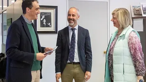 11.30.- Despacho del consejero
El consejero de Educaci&oacute;n, Formaci&oacute;n Profesional y Universidades, Sergio Silva, se re&uacute;ne con el alcalde de Alfoz de Lloredo, Enrique Bretones.