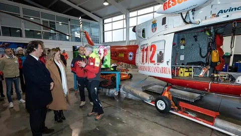 11:00 horas. Aeropuerto Seve Ballesteros
La consejera de Presidencia, Justicia, Seguridad y Simplificaci&oacute;n Administrativa, Isabel Urrutia, presenta el nuevo Plan Especial de Protecci&oacute;n Civil de Emergencias por Incendios Forestales de la Comunidad Aut&oacute;noma de Cantabria (INFOCANT) y el helic&oacute;ptero Maya Dama.