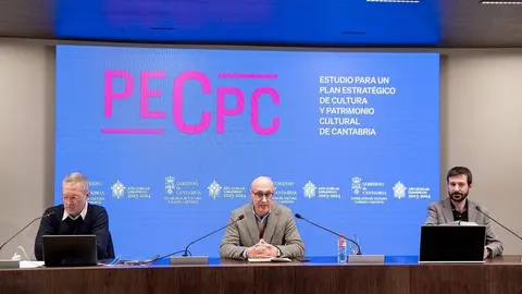 El director general de Cultura, Juan Antonio Gonz&aacute;lez Fuentes, presenta en rueda de prensa el Plan Estrat&eacute;gico de Cultura acompa&ntilde;ado de Javier Mart&iacute;n Jim&eacute;nez y S&ouml;ren Meschede, redactores del plan.
12 ENE 24