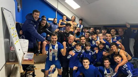 Celebración en la caseta del Naval después de la victoria