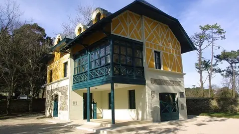 12:00	Casa de los Guardeses, Matale&ndash;as,
Santander	La Vicepresidenta y consejera de Relaciones Institucionales y Asuntos Europeos, Dolores Gorostiaga, preside la apertura del curso 2004 de la Escuela Oficial de Tiempo Libre &Ograve;Carlos Garc&rsquo;a de Guadiana&Oacute;.
Director General de Juventud, Ra&oelig;l Gil
Nacho Romero &copy;
3 feb 04