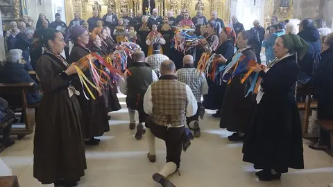 Finalizada la misa mayor no falt&oacute; el folclore en la iglesia&nbsp;parroquial