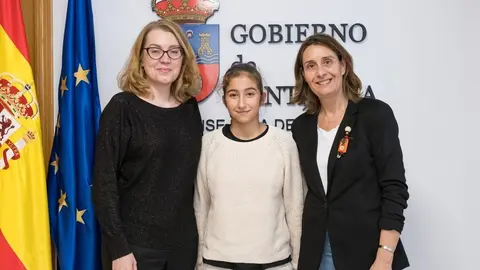 16.15.- Despacho de la consejera. La consejera de Cultura, Turismo y Deporte, Eva Guillermina Fern&aacute;ndez, recibe a Elo&iacute;sa Barreda, campeona de tenis de mesa del Torneo Internacional MEDITERRANEAN CUP U12. 18 de enero de 2024 &copy; Ra&uacute;l Lucio