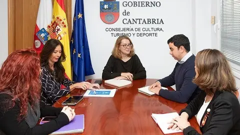 13.00.- Despacho de la consejera
La consejera de Cultura, Turismo y Deporte, Eva Guillermina Fern&aacute;ndez, se re&uacute;ne con el alcalde de Limpias, Ignacio Sainz.