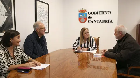 La consejera de Presidencia, Justicia, Seguridad y Simplificaci&oacute;n Administrativa, Isabel Urrutia, se re&uacute;ne con el presidente de la Federaci&oacute;n de Coros y Danzas de Cantabria, Julio Merino
16 ENE 24