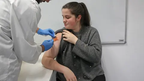 Hall del Edificio 2 de noviembre. Valdecilla. 
Campa&ntilde;a de vacunaci&oacute;n de los profesionales &lsquo;Sin gripe Friday&rsquo; 
29 noviembre 2019