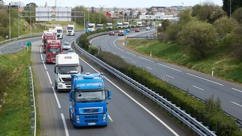 Manifestacion de transportistas, entre Santander y Torrelavega.
21/3/22 Saantander-Torrelavega

FOTOGRAFIA: JUAN MANUEL SERRANO ARCE