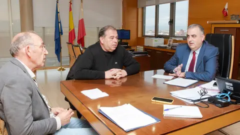 10:00 horas. Despacho del consejero de Fomento, Ordenaci&oacute;n del Territorio y Medio Ambiente

El consejero de Fomento, Ordenaci&oacute;n del Territorio y Medio Ambiente, Roberto Media, se re&uacute;ne con los alcaldes de Pesquera, Rub&eacute;n Ruiz, y de San Miguel de Aguayo, Eduardo Guti&eacute;rrez.