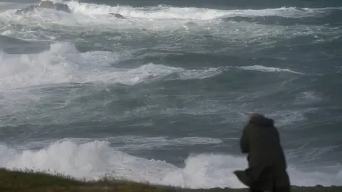 A Coru&ntilde;a. 
Efectos de la borrasca Ciar&aacute;n
en la zona de la Torre de H&eacute;rcules
03/11/2023
Foto: M. Dylan / Europa Press