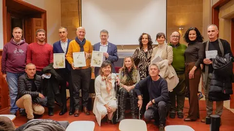 Autoridades presentes en el acto, miembros de CanELA y colaboradores con el libro