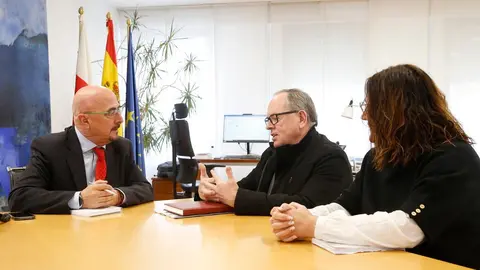 El consejero de Salud, C&eacute;sar Pascual, se re&uacute;ne con el alcalde de Campoo de Yuso.
21 FEB 24