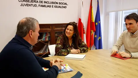 La consejera de Inclusi&oacute;n Social, Juventud, Familias e Igualdad, Bego&ntilde;a G&oacute;mez del R&iacute;o, recibe al alcalde de Liendo. 
1 MAR 24