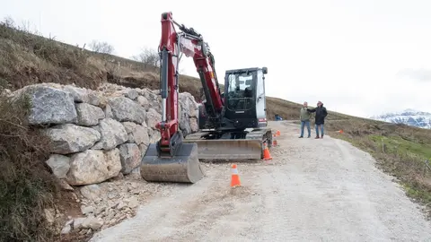 12:30 horas. Vega de Pas. El consejero de Fomento, Ordenaci&oacute;n del Territorio y Medio Ambiente, Roberto Media, realiza una visita institucional al municipio. 8 de marzo de 2024 &copy; Ra&uacute;l Lucio