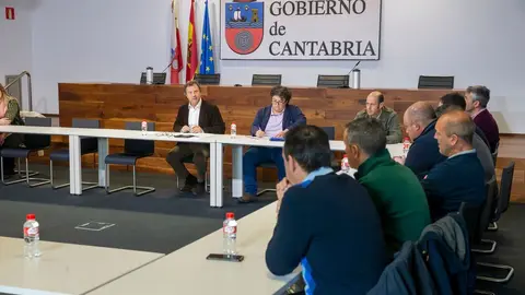 12:00 horas. Sal&oacute;n de Actos de la Consejer&iacute;a de Desarrollo Rural, Ganader&iacute;a, Pesca y Alimentaci&oacute;n. Planta 0
El consejero de Desarrollo Rural, Ganader&iacute;a, Pesca y Alimentaci&oacute;n, Pablo Palencia, se re&uacute;ne con representantes del sector l&aacute;cteo. 8 MARZO 2024 &copy; Miguel De la Parra