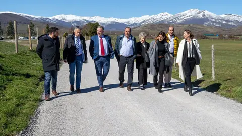 11:30 horas. Campoo de Enmedio
El consejero de Fomento, Ordenaci&oacute;n del Territorio y Medio Ambiente, Roberto Media, inaugura las obras de mejora de la carretera de acceso al Campo de Golf Nestares. 13 MARZO 2024 &copy; Miguel De la Parra