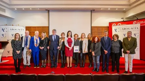 12:30 horas. Sal&oacute;n de actos de la C&aacute;mara de Comercio de Cantabria. Pl Velarde, 5. Santander
La consejera de Presidencia, Justicia, Seguridad y Simplificaci&oacute;n Administrativa, Isabel Urrutia, asiste a la entrega del Primer Premio de Igualdad del Colegio de la Abogac&iacute;a de Cantabria a la fiscal de Sala de la Secci&oacute;n Civil de la Fiscal&iacute;a del Tribunal Supremo, Pilar Mart&iacute;n N&aacute;jera. 
 15 MARZO 2024 &copy; Miguel De la Parra