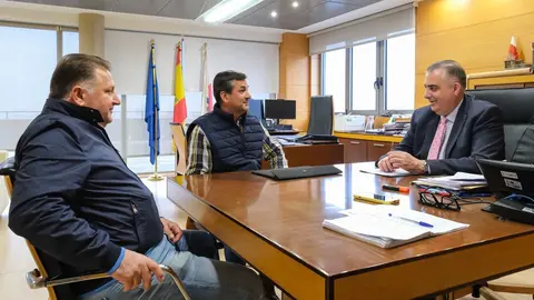 17:30.- Despacho de consejero. El consejero de Fomento, Ordenaci&oacute;n del Territorio y Medio Ambiente, Roberto Media, recibe al alcalde de Cieza. 19 de marzo de 2024 &copy; Ra&uacute;l Lucio